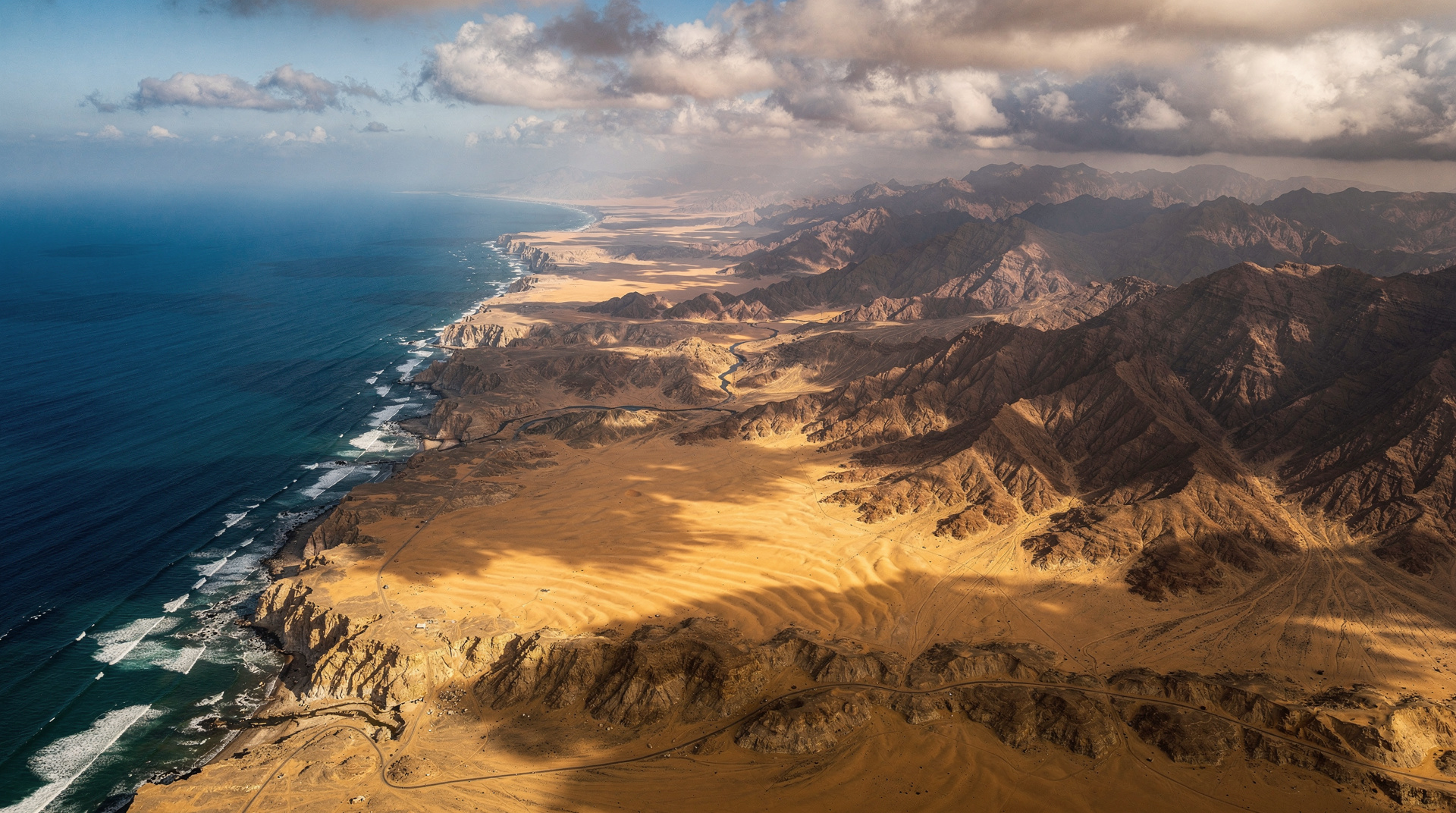 10-Day Oman Grand Tour: North, Mountains & Musandam